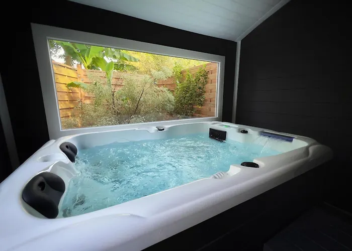 Les Vestiges Du Jour - Jacuzzi Spa